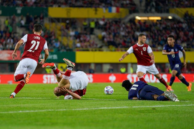 SOCCER - NL, AUT vs FRA VIENNA,AUSTRIA,10.JUN.22 - SOCCER - UEFA Nations League, OEFB international match, Länderspiel, Nationalmannschaft Austria vs France. Image shows Stefan Lainer, Xaver Schlager (AUT) and Kingsley Coman (FRA).  GEPAxpictures xJohannesxFriedl