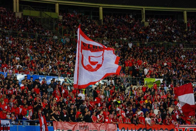 SOCCER - NL, AUT vs FRA VIENNA,AUSTRIA,10.JUN.22 - SOCCER - UEFA Nations League, OEFB international match, Länderspiel, Nationalmannschaft Austria vs France. Image shows a feature with fans of AUT.  GEPAxpictures xJohannesxFriedl