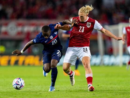 SOCCER - NL, AUT vs FRA VIENNA,AUSTRIA,10.JUN.22 - SOCCER - UEFA Nations League, OEFB international match, Länderspiel, Nationalmannschaft Austria vs France. Image shows Moussa Diaby (FRA) and Xaver Schlager (AUT).  GEPAxpictures xEdgarxEisner