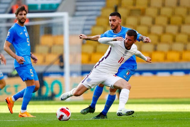 11th June 2022; Molineux Stadium, Wolverhampton, West Midlands, England; UEFA Nations League Football, England versus Italy; Mason Mount of England holds off Degnand Wilfried Gnonto of Italy  ActionPlus12398945 GrahamxWilson