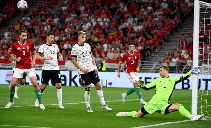 Fussball, Herren, Saison 2022 2023, Nations League (Liga A, Gruppe 3, 3. Spieltag) in Budapest, Ungarn - Deutschland, Parade von Torwart Manuel Neuer (Deutschland), 11.06. 2022, Copyright: xMatthiasxKochx