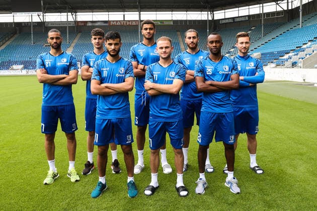 Sport Themen der Woche KW23 v.l. Malcolm Cacutalua (1. FC Magdeburg,27),Daniel Elfadli (1. FC Magdeburg,6),Mohammed El Hankouri (1. FC Magdeburg,11),Jamie Lawrence (1. FC Magdeburg,5),Leonardo Scienza (1. FC Magdeburg,17),Belal Halbouni (1. FC Magdeburg,12),Silas Gnaka (1. FC Magdeburg,25),Torwart Tim Boss (1. FC Magdeburg,28) - 2. Fussball Bundesliga Saison 2022-2023 Präsentation der Neuzugänge vom 1. FC Magdeburg in der MDCC Arena in Magdeburg - Fußball,Mann,Männer,Deutschland,11.06.2022 *** v l Malcolm Cacutalua 1 FC Magdeburg,27 ,Daniel Elfadli 1 FC Magdeburg,6 ,Mohammed El Hankouri 1 FC Magdeburg,11 ,Jamie Lawrence 1 FC Magdeburg,5 ,Leonardo Scienza 1 FC Magdeburg,17 ,Belal Halbouni 1 FC Magdeburg,12 ,Silas Gnaka 1 FC Magdeburg,25 ,Goalkeeper Tim Boss 1 FC Magdeburg,28 2 Football Bundesliga Season 2022 2023 Presentation of the new arrivals from 1 FC Magdeburg at the MDCC Arena in Magdeburg Football,Man,Men,Germany,11 06 2022