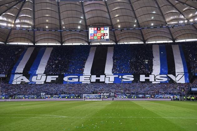 Fußball 1. Bundesliga Relegation Rückspiel Hamburger SV - Hertha BSC Berlin am 23.05.2022 im Volksparkstadion in Hamburg Choreo Choreografie Fanblock Fans Hamburg DFL regulations prohibit any use of photographs as image sequences and or quasi-video.
