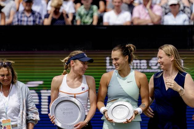 2022-06-12 13:31:40 ROSMALEN - Tennis player Ekaterina Alexandrova (Russia) wins the final of the international tennis tournament Libema Open. The combined Dutch tennis tournament for men and women will be held on the grass courts of Autotron for twelve days. Right number two Aryna Sabalenka (Belarus) and Kiki Bertens. ANP SANDER KONING netherlands out - belgium out Rosmalen xVIxxIVx