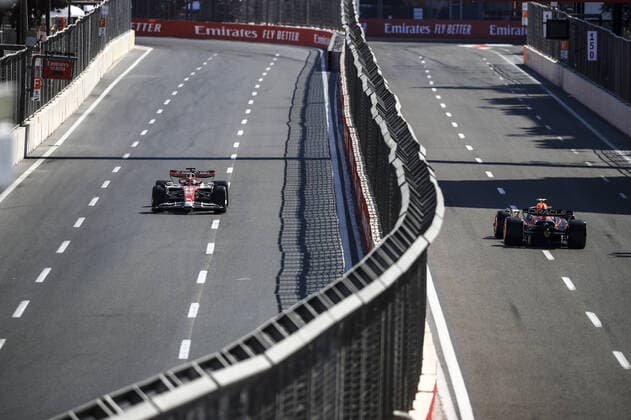 77 BOTTAS Valtteri (fin), Alfa Romeo F1 Team ORLEN C42, action 11 PEREZ Sergio (mex), Red Bull Racing RB18, action during the Formula 1 Azerbaijan Grand Prix 2022, 8th round of the 2022 FIA Formula One World Championship, WM, Weltmeisterschaft on the Baku City Circuit, from June 10 to 12, 2022 in Baku, Azerbaijan - F1 - AZERBAIJAN GRAND PRIX 2022 - RACE DPPI Panoramic _B3_4267