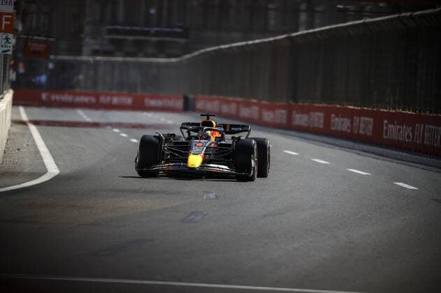 01 VERSTAPPEN Max (nld), Red Bull Racing RB18, action during the Formula 1 Azerbaijan Grand Prix 2022, 8th round of the 2022 FIA Formula One World Championship, WM, Weltmeisterschaft on the Baku City Circuit, from June 10 to 12, 2022 in Baku, Azerbaijan - F1 - AZERBAIJAN GRAND PRIX 2022 - RACE DPPI Panoramic  _B3_4253