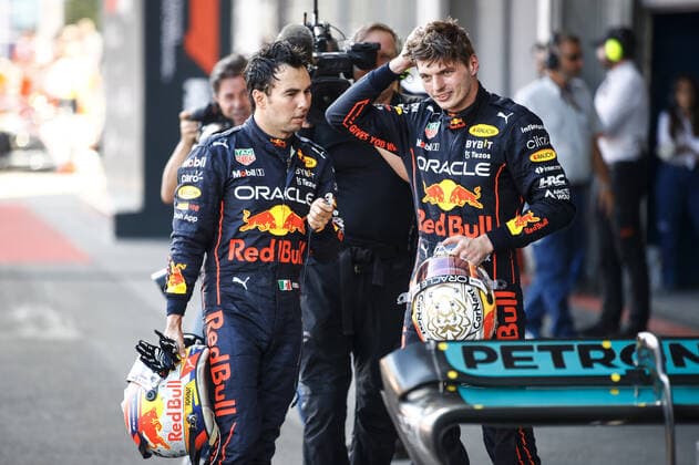 PEREZ Sergio (mex), Red Bull Racing RB18, portrait VERSTAPPEN Max (ned), Red Bull Racing RB18, portrait during the Formula 1 Azerbaijan Grand Prix 2022, 8th round of the 2022 FIA Formula One World Championship, WM, Weltmeisterschaft on the Baku City Circuit, from June 10 to 12, 2022 in Baku, Azerbaijan - F1 - AZERBAIJAN GRAND PRIX 2022 - RACE DPPI Panoramic _B3_4464