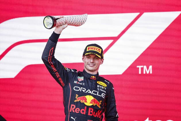 VERSTAPPEN Max (ned), Red Bull Racing RB18, portrait celebration podium during the Formula 1 Azerbaijan Grand Prix 2022, 8th round of the 2022 FIA Formula One World Championship, WM, Weltmeisterschaft on the Baku City Circuit, from June 10 to 12, 2022 in Baku, Azerbaijan - F1 - AZERBAIJAN GRAND PRIX 2022 - RACE DPPI Panoramic  00122021__R5_0316