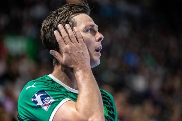 Berlin, 12.06.2022, Handball: Bundesliga, Fuechse Berlin - SG Flensburg-Handewitt, 34. Spieltag, Max-Schmeling-Halle. Berlins Hans Lindberg reagiert auf vergebenen Abschluss. Fuechse Berlin - SG Flensburg-Handewitt