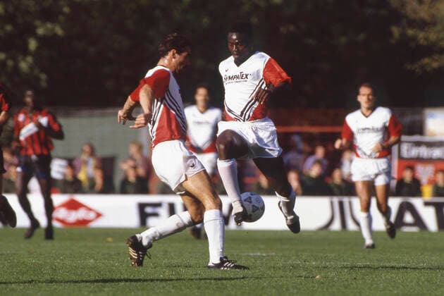 Souleymane Samy SANE, rechts, Senegal, Deutschland, Fussballspieler, im Trikot von Wattenscheid 09, Aktion, links: Harald KOHR, 15.10.1990, *** Souleymane Samy SANE, right, Senegal, Germany, soccer player, wearing Wattenscheid 09 jersey, action, left Harald KOHR, 15 10 1990,