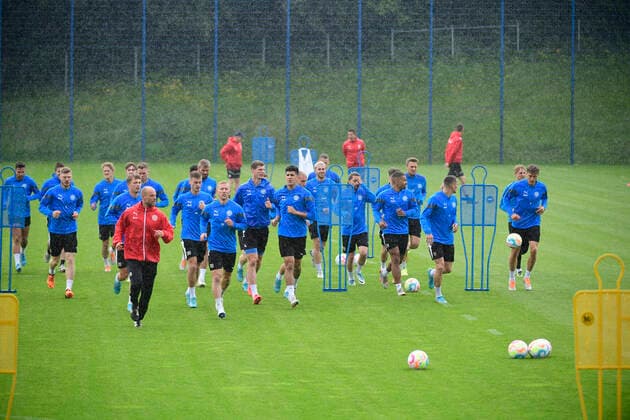 Sport Themen der Woche KW24 Sport Bilder des Tages Trainingsstart bei Holstein Kiel, Fußball, Männer, Holstein Kiel, Auftakttraining, 2. Liga, Saison 2022 2023, 13.06.22 Kiel CITTI Fußball Park Schleswig-Holstein Germany *** Start of training at Holstein Kiel, soccer, men, Holstein Kiel, kick-off training, 2 Liga, season 2022 2023, 13 06 22 Kiel CITTI Football Park Schleswig Holstein Germany