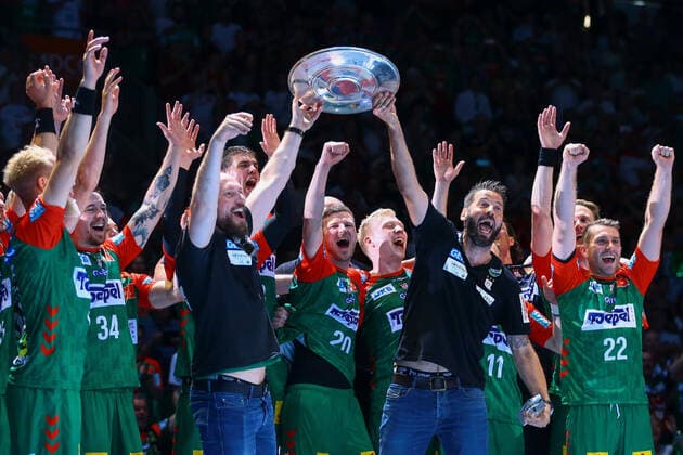 12.06.2022, xtgx, Handball, Liqui Moly HBL, SC Magdeburg - Rhein Neckar Loewen emspor v.l. SC Magdeburg feiert Gewinn der deutschen Meisterschaft, Siegerehrung, Yves Grafenhorst (Magdeburg, Co-Trainer) und Bennet Wiegert (Magdeburg, Trainer) mit Meisterschale Magdeburg