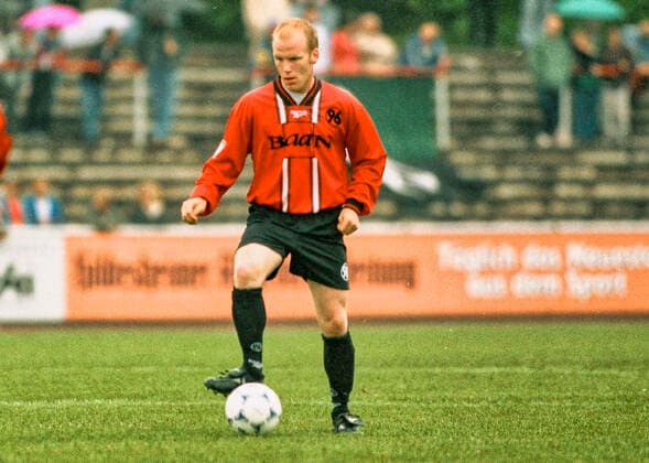 Jens Rasiejewski von Hannover 96 - hier im Toto-Lotto Cup in Hildesheim am 06.07.1998 *** Jens Rasiejewski of Hannover 96 here in the Toto Lotto Cup in Hildesheim on 06 07 1998