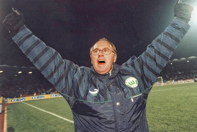 Aus 1. BL. VfL Wolfsburg - 1. FC Kaiserslautern 2:1 am 22.11.1997. Im Foto: Gewonnen. WOB. Trainer Willi Reimann *** From 1 BL VfL Wolfsburg 1 FC Kaiserslautern 2 1 on 22 11 1997 In photo Won WOB coach Willi Reimann
