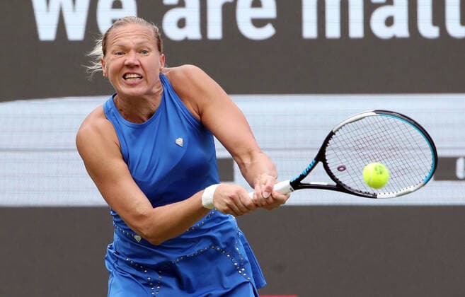 Kaia Kanepi (EST) Aktion Oberkoerper Oberkörper Tennis bett1 open WTA, Tennis Damen 500 Turnier auf Rasen Damen Saison 2021 2022 13.06.2022