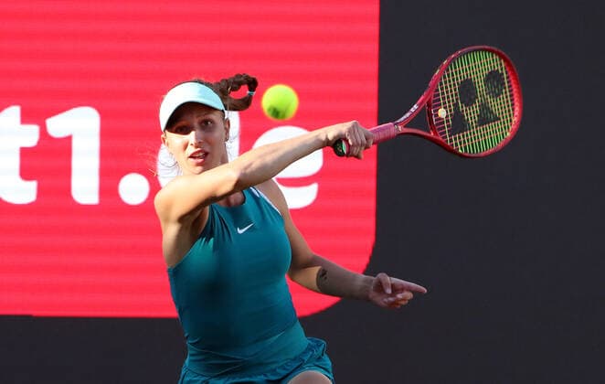 Tamara Korpatsch (GER) Aktion Oberkoerper Oberkörper Tennis bett1 open WTA, Tennis Damen 500 Turnier auf Rasen Damen Saison 2021 2022 13.06.2022