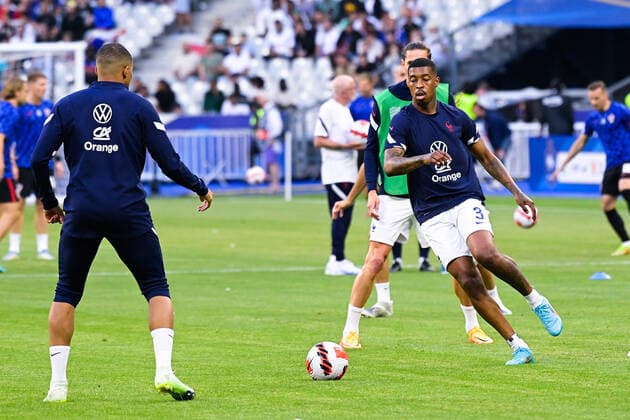 Presnel Kimpembe ( 3 - France ) - Kylian Mbappe ( 10 - France ) - Echauffement - FOOTBALL : France vs Croatie - Ligue des Nations - 13 06 2022 FedericoPestellini Panoramic 