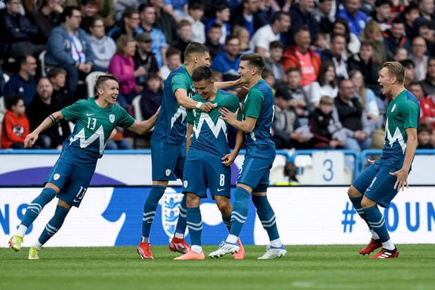 Mandatory Credit: Photo by Robbie Stephenson JMP Shutterstock (12984619v) Slovenia U21, U 21 celebrate their opening goal England U21 v Slovenia U21, UK - 13 Jun 2022 Editorial use only England U21 v Slovenia U21, UK - 13 Jun 2022 Editorial use only  Copyright: xRobbiexStephenson JMP Shutterstockx 12984619v