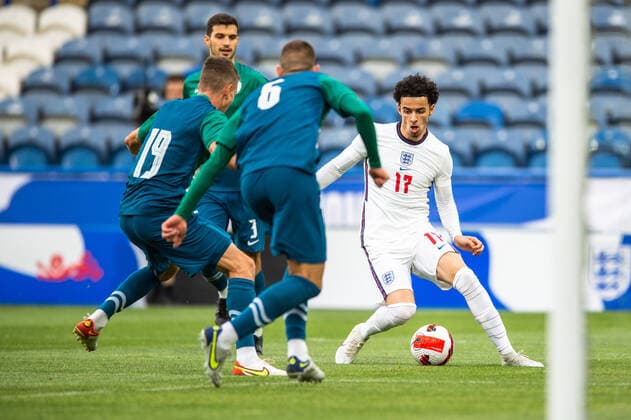 England Under 21 v Slovenia Under 21 2023 UEFA European U21, U 21 Championship Curtis Jones of England u21 tries to find a way through the Slovenia defence during the 2023 UEFA European U21 Championship match at the John Smiths Stadium, Huddersfield Content Not Available For UK Newspapers Copyright: xMattxWilkinsonx FIL-17018-0012 UK Newspapers OUT