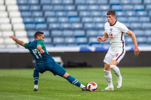 England Under 21 v Slovenia Under 21 2023 UEFA European U21, U 21 Championship Charlie Cresswell of England u21 is challenged by Aljosa Matko of Slovenia u21 during the 2023 UEFA European U21 Championship match at the John Smiths Stadium, Huddersfield Content Not Available For UK Newspapers Copyright: xMattxWilkinsonx FIL-17018-0015 UK Newspapers OUT