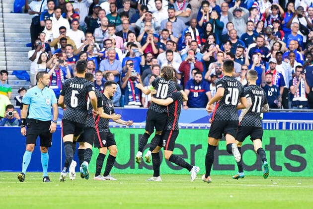 Joie des joueurs de l equipe Croatie apres le but de Luka ModriÄ‡ ( 10 - Croatie ) - FOOTBALL : France vs Croatie - Ligue des Nations - 13 06 2022 FedericoPestellini Panoramic 