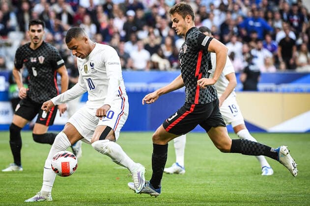June 13, 2022, Paris, France, France: Kylian MBAPPE of France and Josip STANISIC of Croatia during the UEFA Nations League, League A - Group 1 football match between France and Croatia at Stade de France on June 13, 2022 in Saint-Denis near Paris, France. Paris France - ZUMAm308 20220613_zsp_m308_005 Copyright: xMatthieuxMirvillex