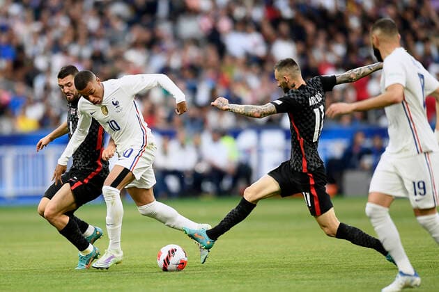 France v Croatia: UEFA Nations League - League Path Group 1 Kylian Mbappe (Paris Saint-Germain) of France and Mario Pasalic (Atalanta BC) of Croatia compete for the ball during the UEFA Nations League League A Group 1 match between France and Croatia at Stade de France on June 13, 2022 in Paris, France. Paris France  Copyright: xJosexBretonx originalFilename:breton-francevc220613_np5LB.jpg