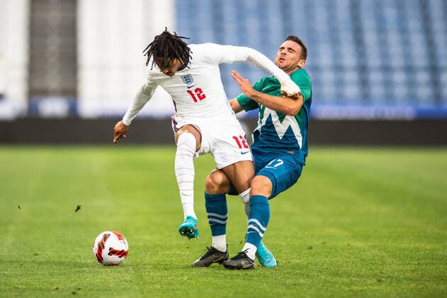 England Under 21 v Slovenia Under 21 2023 UEFA European U21, U 21 Championship Djed Spence of England u21 holds off a challenge from Aljosa Matko of Slovenia u21 during the 2023 UEFA European U21 Championship match at the John Smiths Stadium, Huddersfield Content Not Available For UK Newspapers Copyright: xMattxWilkinsonx FIL-17018-0025 UK Newspapers OUT