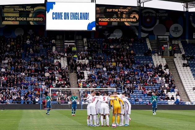 Mandatory Credit: Photo by Robbie Stephenson JMP Shutterstock (12984619aj) England U21, U 21 huddle England U21 v Slovenia U21, UK - 13 Jun 2022 Editorial use only England U21 v Slovenia U21, UK - 13 Jun 2022 Editorial use only  Copyright: xRobbiexStephenson JMP Shutterstockx 12984619aj