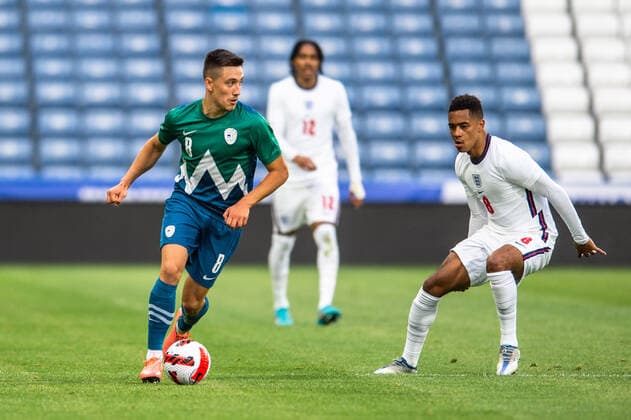 England Under 21 v Slovenia Under 21 2023 UEFA European U21, U 21 Championship Luka Vesner Ticic of Slovenia u21 pushes forward ahead of Jacob Ramsey of England u21 during the 2023 UEFA European U21 Championship match at the John Smiths Stadium, Huddersfield Content Not Available For UK Newspapers Copyright: xMattxWilkinsonx FIL-17018-0028 UK Newspapers OUT