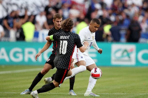 Football - 2022 2023 UEFA Nations League - League A - Group C - France vs Croatia - Stade de France - Monday 13th June 2013 Kylian Mbappe of France competes with Josip Stanisic and Luka Modric of Croatia 
