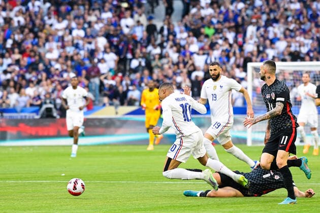 Kylian Mbappe ( 10 - France ) - Mateo KovaÄiÄ‡ ( 8 - Croatie ) - FOOTBALL : France vs Croatie - Ligue des Nations - 13 06 2022 FedericoPestellini Panoramic 