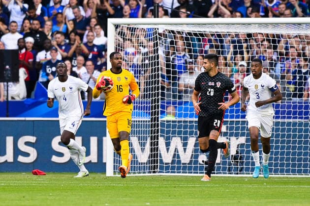 Mike Maignan ( 16 - France ) - FOOTBALL : France vs Croatie - Ligue des Nations - 13 06 2022 FedericoPestellini Panoramic 