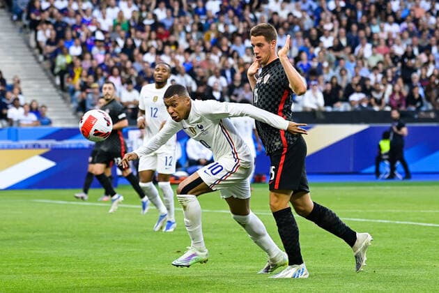 Kylian Mbappe ( 10 - France ) - Mario PaÅ¡aliÄ‡ ( 15 - Croatie ) - FOOTBALL : France vs Croatie - Ligue des Nations - 13 06 2022 FedericoPestellini Panoramic 