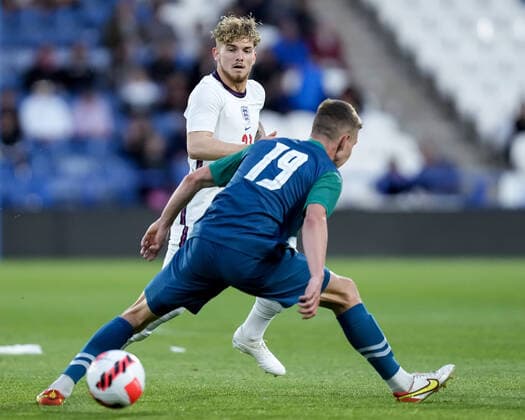 Mandatory Credit: Photo by Robbie Stephenson JMP Shutterstock (12984619aw) Harvey Elliott of England takes on Mark Zabukovnik of Slovenia England U21, U 21 v Slovenia U21, UK - 13 Jun 2022 Editorial use only England U21 v Slovenia U21, UK - 13 Jun 2022 Editorial use only  Copyright: xRobbiexStephenson JMP Shutterstockx 12984619aw