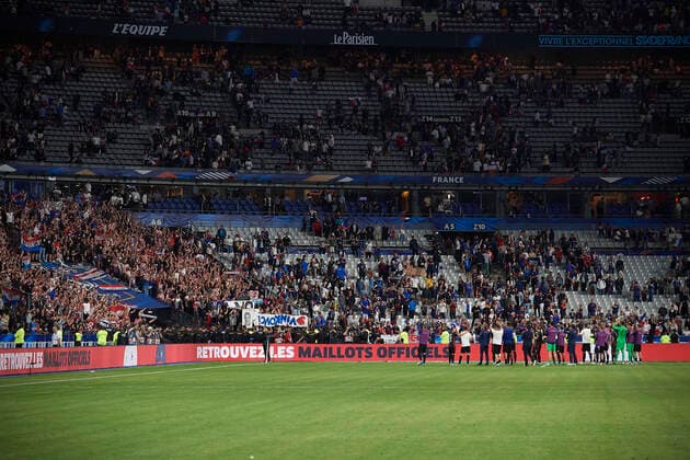 France v Croatia: UEFA Nations League - League Path Group 1 Croatia players celebrate with his spporters victory after the UEFA Nations League League A Group 1 match between France and Croatia at Stade de France on June 13, 2022 in Paris, France. Paris France  Copyright: xJosexBretonx originalFilename:breton-francevc220613_npHQM.jpg