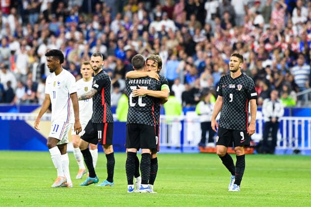 Joie des joueurs de l equipe de Croatie apres sa victoire en fin du match - Luka ModriÄ‡ ( 10 - Croatie ) - Josip JuranoviÄ‡ ( 22 - Croatie ) - FOOTBALL : France vs Croatie - Ligue des Nations - 13 06 2022 FedericoPestellini Panoramic 