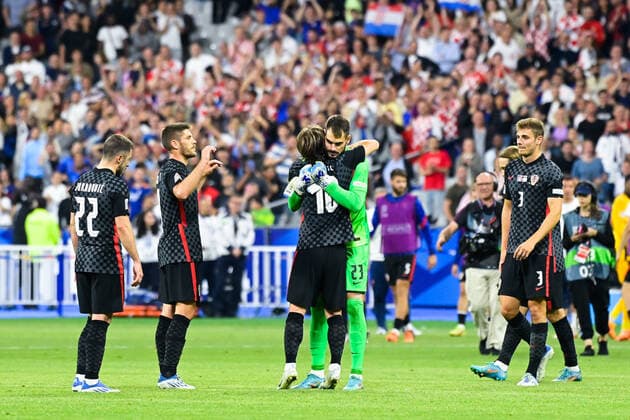 Joie des joueurs de l equipe de Croatie apres sa victoire en fin du match - Luka ModriÄ‡ ( 10 - Croatie ) - Ivica IvuÅ¡iÄ‡ ( 23 - Croatie ) - FOOTBALL : France vs Croatie - Ligue des Nations - 13 06 2022 FedericoPestellini Panoramic 