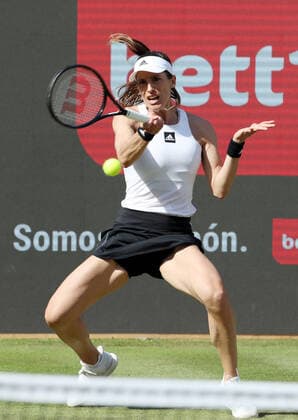 Andrea Petkovic (GER) Aktion Oberkoerper Oberkörper Tennis bett1 open WTA, Tennis Damen 500 Turnier auf Rasen Damen Saison 2021 2022 14.06.2022