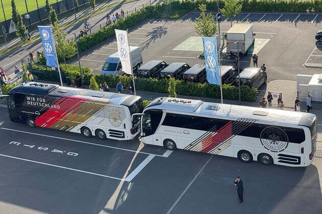 Mannschaftsbusse Deutschland sind da - Moenchengladbach 14.06.2022: Deutschland vs. Italien, Nations League A3 4. Spieltag, Borussia Park