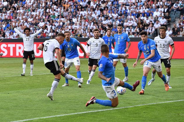Sport Bilder des Tages Fußball UEFA Nations League Deutschland - Italien am 14.06.2022 im Borussia-Park in Mönchengladbach Tor zum 1:0 durch Joshua Kimmich ( Deutschland ) DFB regulations prohibit any use of photographs as image sequences and or quasi-video.