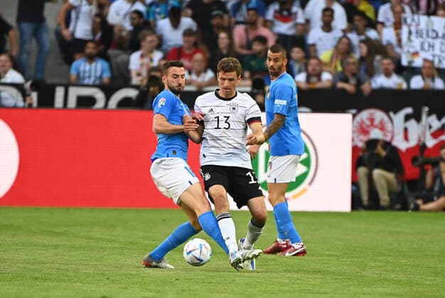 Fussball, Herren, Saison 2022 2023, Nations League (Liga A, Gruppe 3, 4. Spieltag) in Moenchengladbach, Deutschland - Italien, v. l. Bryan Cristante (Italien), Thomas Müller (Deutschland), 14.06. 2022, Copyright: xMatthiasxKochx