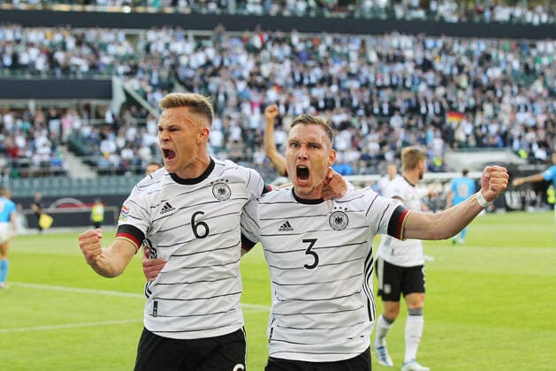 Torjubel 1:0 Deutschland, Torschütze Joshua Kimmich (GER) . Rechts David Raum (GER) . Deutschland -Italien . Fussball-Länderspiel 2022, Nations League . Mönchengladbach, GER, 14.06.2022 ,
