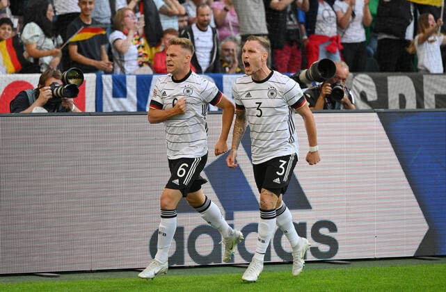 Jubel 1:0, Joshua Kimmich (Deutschland), li., und David Raum (Deutschland) 14.06.2022, Fussball 2022, UEFA Nations League 2022 23, 4. Spieltag, Deutschland - Italien Foto: Maik Hölter TEAM2sportphoto Mönchengladbach Borussia Park Deutschland