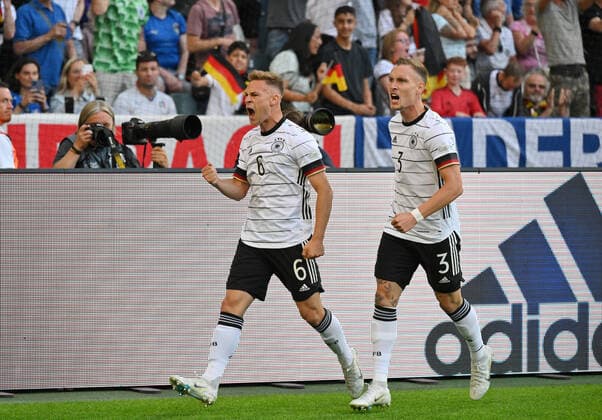 Jubel 1:0, Joshua Kimmich (Deutschland), li., und David Raum (Deutschland) 14.06.2022, Fussball 2022, UEFA Nations League 2022 23, 4. Spieltag, Deutschland - Italien Foto: Maik Hölter TEAM2sportphoto Mönchengladbach Borussia Park Deutschland