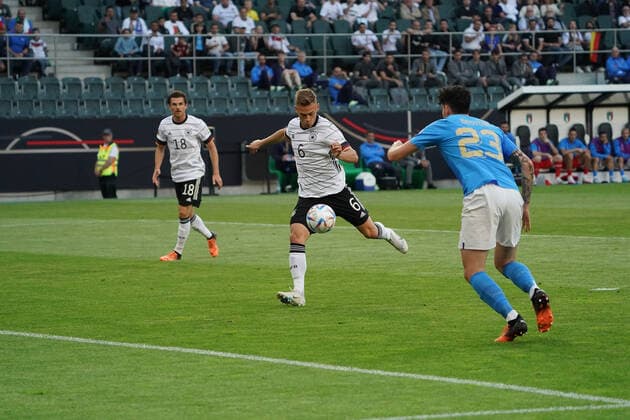 Joshua Kimmich (Deutschland Germany) erzielt das Tor zum 1:0 - Moenchengladbach 14.06.2022: Deutschland vs. Italien, Nations League A3 4. Spieltag, Borussia Park