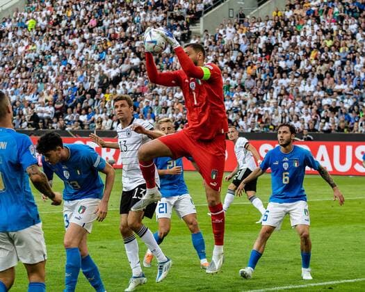 Gianluigi Donnarumma (Italien 01), Thomas Mueller (Deutschland, 13),Davide Calabria (Italien 06) GER, Deutschland Germany vs. Italien Italy, Fussball, Laenderspiel, UEFA Nations League Division A, Gruppe 3, 2022 2023, 14.06.2022, DFB DFL regulations prohibit any use of photographs as image sequences and or quasi-video. GER, Deutschland Germany vs. Italien Italy, Fussball, Laenderspiel, UEFA Nations League Division A, Gruppe 3, 2022 2023, 14.06.2022 Moenchengladbach Copyright: xEibner-Pressefoto RogerxBuerkex EP_EER