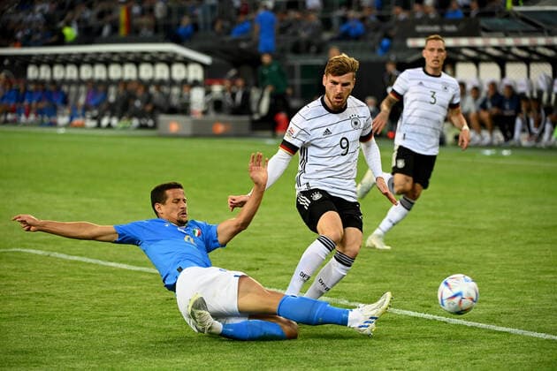Fussball, Herren, Saison 2022 2023, Nations League (Liga A, Gruppe 3, 4. Spieltag) in Moenchengladbach, Deutschland - Italien, v. l. Luis Felipe (Italien), Timo Werner (Deutschland), David Raum (Deutschland), 14.06. 2022, Copyright: xMatthiasxKochx