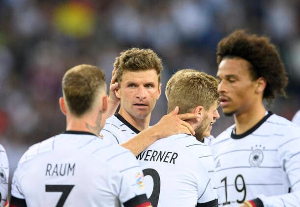 kollektiver Torjubel um Thomas MUELLER (GER) nach Tor zum 3-0 mit Timo WERNER (GER), Jubel,Freude,Begeisterung,Aktion. Fussball UEFA Nations League, Spieltag 4, Deutschland (GER) - Italien (ITA), am 14.06.2022 in Moenchengladbach Deutschland.