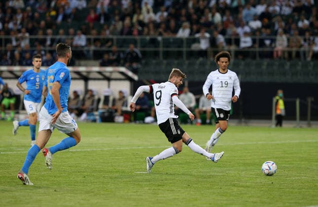 14.06.2022, Fussball Länderspiel UEFA Nations League 2022 23, Deutschland - Italien, im Borussia-Park Mönchengladbach. Torschuss Timo Werner (Deutschland) zum 5:0